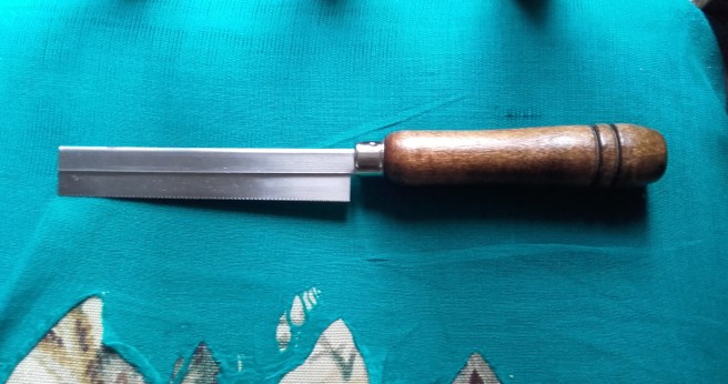 fine-toothed modelmaker's saw